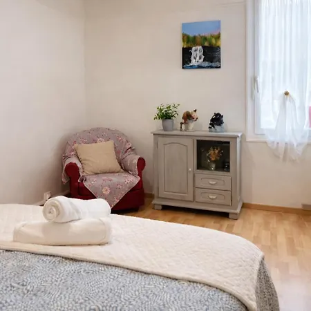 Maison Entiere Pour 4 Personnes Avec Parking Proche Centre